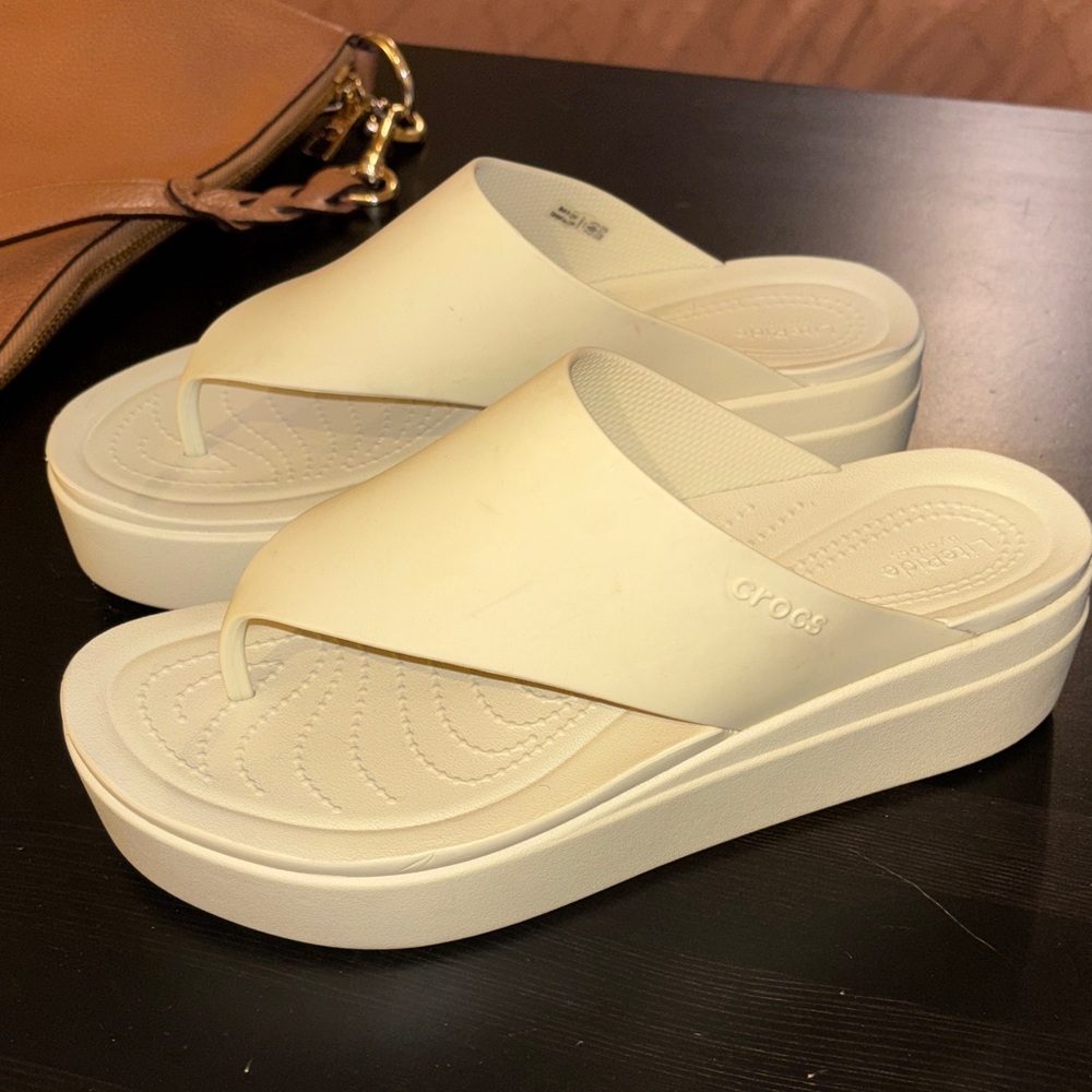 CROCS Women's Cream Platform Sandals